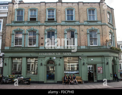 Londra, Regno Unito. 12 Agosto, 2015. Il premiato Finborough Theatre di LondonÕs EarlÕs corte è sotto la minaccia di chiusura dopo trent'anni. Un freeholder intende sviluppare soprattutto il teatro, alterando il suo impiego per le camere da letto in un self-contained piatta. Neil McPherson, il theaterÕs direttore artistico è preoccupato per il fatto che che la valorizzazione causerà problemi di rumore che faranno spettacoli impraticabile. Credito: Pete Maclaine/Alamy Live News Foto Stock