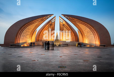 Il Pakistan monumento è un punto di riferimento a Islamabad, che rappresenta quattro province del Pakistan. Foto Stock