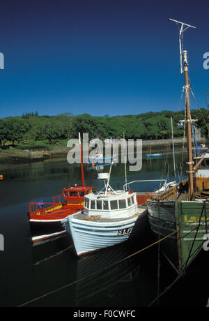 Barche da pesca nel porto di Stornoway isola di Lewis, Ebridi Esterne della Scozia circa 1981 Foto Stock