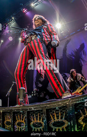 Auburn Hills, Michigan, Stati Uniti d'America. Il 9 agosto, 2015. ALICE COOPER di eseguire su Motley Crue è ''l'ultimo Tour" al Palace di Auburn Hills in Auburn Hills, MI il 9 agosto del 2015 © Marc Nader/ZUMA filo/Alamy Live News Foto Stock