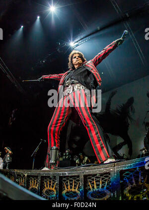 Auburn Hills, Michigan, Stati Uniti d'America. Il 9 agosto, 2015. ALICE COOPER di eseguire su Motley Crue è ''l'ultimo Tour" al Palace di Auburn Hills in Auburn Hills, MI il 9 agosto del 2015 © Marc Nader/ZUMA filo/Alamy Live News Foto Stock