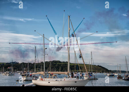 Falmouth, Regno Unito. 12 Agosto, 2015. Le frecce rosse effettuare un volo a Falmouth settimana. Credito: kathleen bianco/Alamy Live News Foto Stock