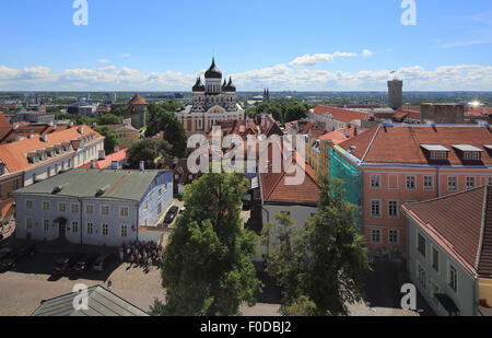 Città alta con la Cattedrale Alexander Nevsky, Aleksander Nevski Katedraal, visto dalla torre della cattedrale Toomkirik, Tallinn Foto Stock