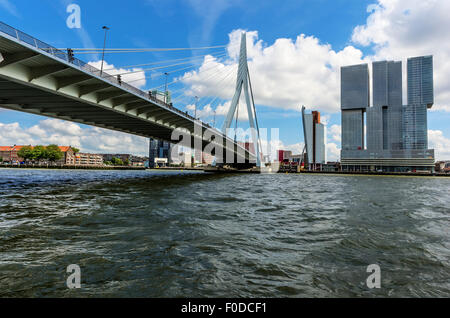 Skyline con ponte Erasmus o Erasmusbrug, Nuova Mosa, Rotterdam, Olanda, Paesi Bassi Foto Stock