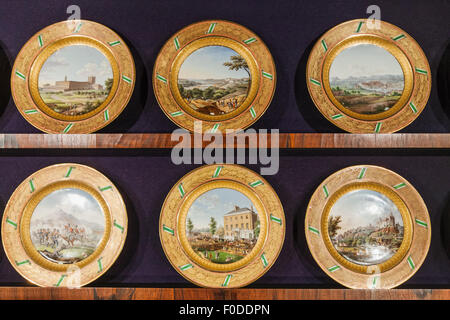 Londra, Apsley House, visualizzazione dei piatti da dessert che mostrano scene della penisola di guerre in Spagna e in Portogallo Foto Stock