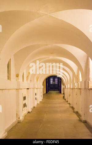 London Southbank University of Greenwich underground Tunnel Ripley arch archi corridoio ad arco che collega la cappella & sala dipinta Foto Stock