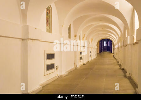 London Southbank University of Greenwich underground Tunnel Ripley / Chalk a piedi il corridoio che collega la cappella & sala dipinta Foto Stock