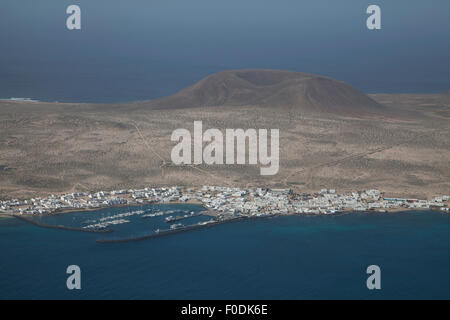 Caleta del Sabo su Isla Graciosa visto dal Mirador del Rio Lanzarote Foto Stock