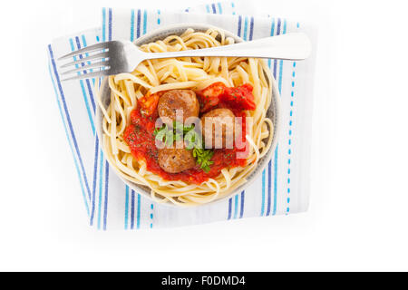La pasta con la salsa di pomodoro e polpette di carne. Mediterraneo tradizionale di mangiare. Foto Stock