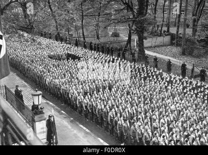 Nazismo / nazionalsocialismo, organizzazioni, Hitler Youth (HJ), solenne iniziazione al partito, cerimonia di fronte alla Casa marrone, Brienner Strasse, Monaco, 9.11.1935, diritti aggiuntivi-clearences-non disponibili Foto Stock