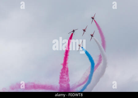 Le frecce rosse effettuando al 2015 airshow di Blackpool. Foto Stock