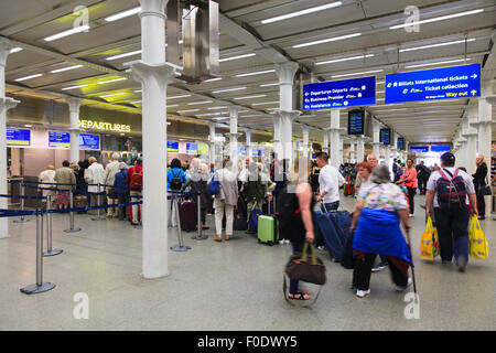Eurostar area check in presso il St Pancras stazione ferroviaria a Londra Foto Stock