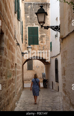 Passaggio nella città vecchia, Ciutadella, Menorca, isole Baleari, Spagna, Europa Foto Stock