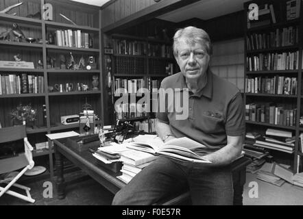 Stati Uniti d'America. Il 2 gennaio, 1977. Eletto presidente Jimmy Carter nel suo studio presso la sua residenza in pianura, Georgia © Ken Hawkins/ZUMA filo/Alamy Live News Foto Stock