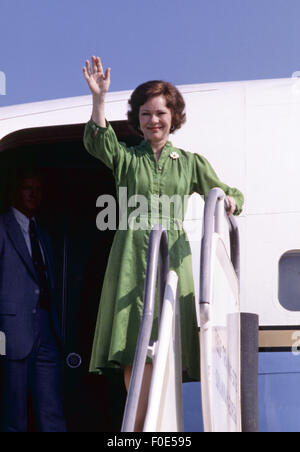 Stati Uniti d'America. Il 2 gennaio, 1977. Prima Signora Rosalynn Carter lasciando in una missione a sud America © Ken Hawkins/ZUMA filo/Alamy Live News Foto Stock