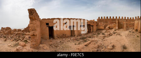 Panorama di un vecchio forte coloniale in Mirleft, una piccola cittadina e comune rurale in Tiznit provincia dell'Souss-Massa-Draa. Foto Stock