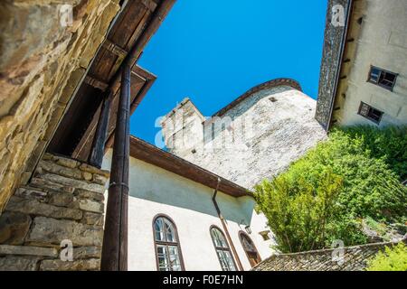 Il castello di Niedzica noto anche come Castello Dunajec nel minor Polonia, l'Europa. Cortile del Castello. Foto Stock