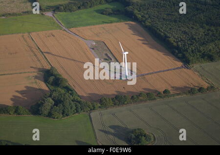 Vista al di sopra del Merseyside con turbina eolica Foto Stock