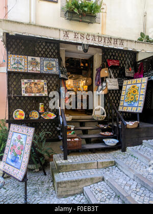 SINTRA, PORTOGALLO - 07 MARZO 2015: Grazioso negozio di articoli da regalo a Sintra, Portogallo Foto Stock