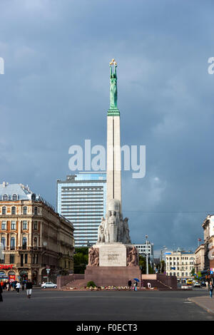 Il Monumento alla libertà di Riga, Lettonia Foto Stock