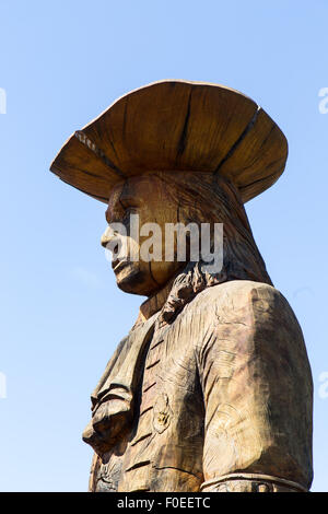 Legno scolpito la scultura di Quaker William Penn in un parco suburbano noto come Greenfield vicino a Lancaster, PA. Foto Stock
