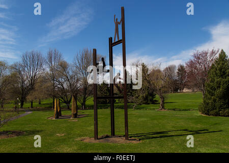 Una scultura comstruction in un parco suburbano noto come Greenfield vicino a Lancaster, PA. Foto Stock