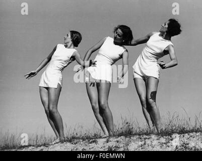 Sport, ginnastica, tre donne che fanno esercizi ginnici, scuola di Laban, 1940, diritti aggiuntivi-clearences-non disponibili Foto Stock