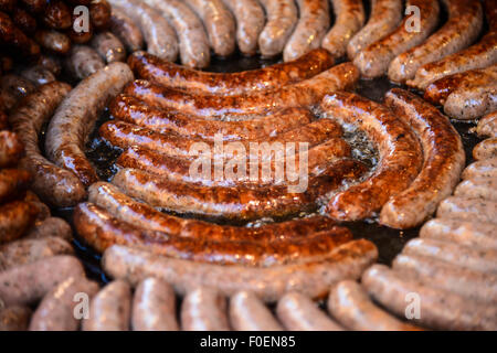 Salsicce alla griglia, bratwursts, Montmartre, Parigi, Île-de-France, Francia Foto Stock