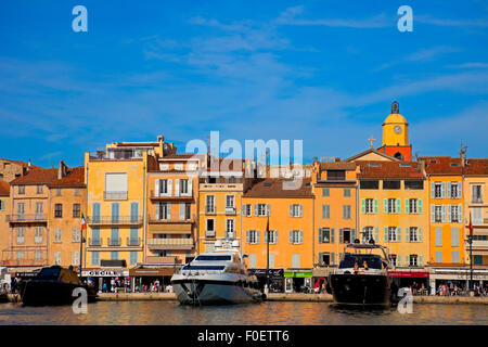 St Tropez harbour con yacht port Var dipartimento Provence-Alpes-Côte d'Azur regione sud-est Foto Stock