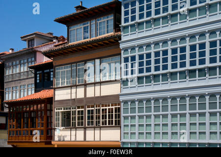 Architettura tradizionale della regione in Llanes,Asturias,Spagna settentrionale Foto Stock