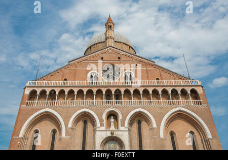Vista della storica Basilica di Sant'Antonio di Padova - Italia Foto Stock
