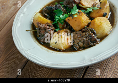 , Aloo gosht - curry di carne nel nord la cucina indiana e pakistana.consiste di patate, aloo cucinato con carne gosht Foto Stock