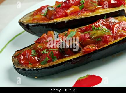 Melanzane ripiene - Imam bayildi .trovato piatti nella cucina turca Foto Stock