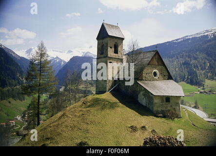 Ginevra, storico, Austria, Tirolo, paesaggi, Noesslach, Chiesa di San Giacomo, autostrada e montagne, direzione nord, 1971, diritti aggiuntivi-clearences-non disponibile Foto Stock