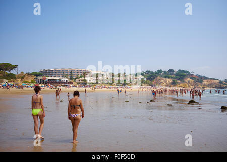 La piccola spiaggia di La Praia Santa Eulalia Albufeira Algarve Portogallo Foto Stock