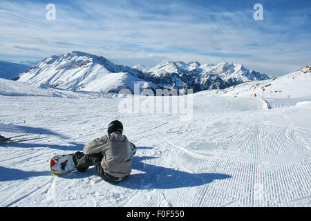 Sciare sulle Dolomiti, Val di Fiemme, Italia. Foto Stock