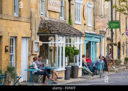 Rilassante in Stow on the Wold, Gloucestershire, England, Regno Unito Foto Stock