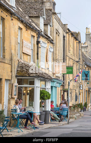 Rilassante in Stow on the Wold, Gloucestershire, England, Regno Unito Foto Stock