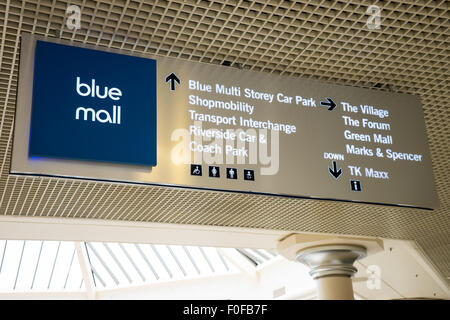 Segno per il blu mall in Intu Metrocentre, Gateshead. Noto come il Metro Centre sulla segnaletica stradale. Foto Stock