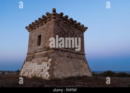 Veneziano medievale torre di avvistamento a Kiti sul tramonto. Larnaca. Cipro Foto Stock