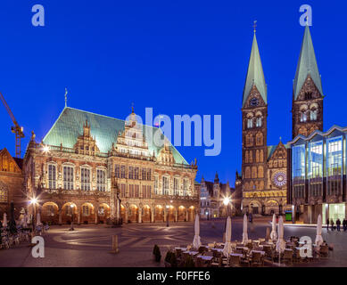 Brema Piazza del Mercato è considerata come una delle più belle piazze di mercato in Germania. Roland e il municipio sono appartenenti Foto Stock