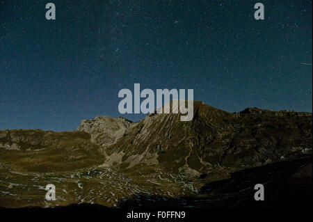 Picco Prutas, mostrando pieghe geologiche, di notte, NP Durmitor, Montenegro, Ottobre 2008 Foto Stock