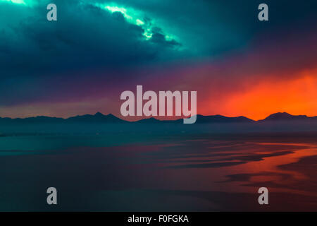 Tramonto spettacolare nella città di Bagheria vicino a Palermo, Sicilia, Italia Foto Stock