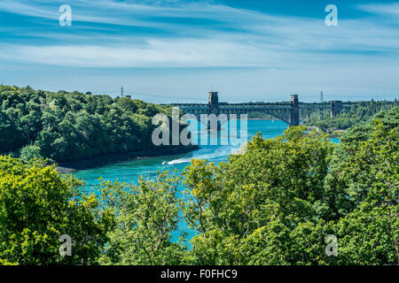 Vista della Britannia Bridge , Anglesey, Galles del Nord, Regno Unito adottate il 8 agosto 2015. Foto Stock