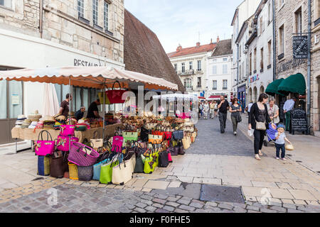 Mercato del sabato in Beaune, Dordogne, Francia Foto Stock