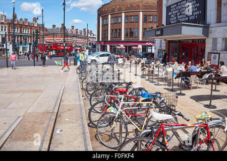 Brixton Road nel quartiere londinese di Lambeth, Londra England Regno Unito Regno Unito Foto Stock