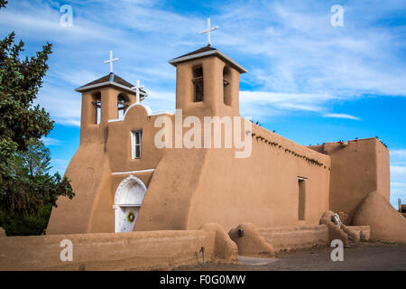 Il San Francisco de Asis chiesa della Missione in Rancho de Taos, Nuovo Messico, Stati Uniti d'America. Foto Stock