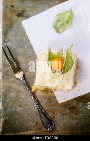 Torta con frutta tropicale Foto Stock