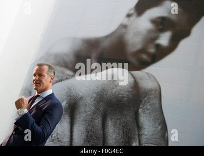 Berlino, Germania. 14 Ago, 2015. Ritirato boxer tedesco Henry Maske pone alla fiera 'Muhammed Ali' a Berlino, Germania, 14 agosto 2015. Foto: Paolo Zinken/dpa/Alamy Live News Foto Stock