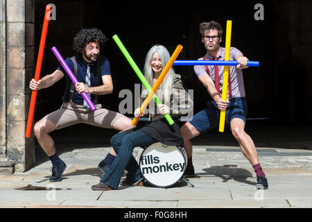 Endinburgh, UK. Il 15 agosto, 2015. Star internazionali e mondiali per il solo, orchestrale contemporanea e percussionista Dame Evelyn Glennie unisce il francese drumming duo riempie la scimmia a George Heriot della scuola, ha detto di essere fonte di ispirazione per la scuola di Hogwarts nei libri di Harry Potter. Credito: Richard Dyson/Alamy Live News Foto Stock